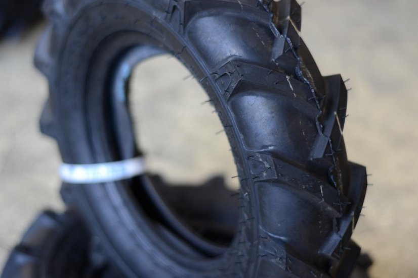 Šípová pneumatika plášť kola s duší 3.50-8