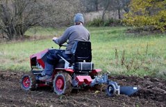 Pohonná jednotka Panter FD5 s jednostranným pluhem