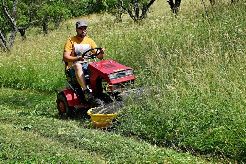 Pohonná jednotka Panter FD52V s dvoububnovou sekačkou RZS121