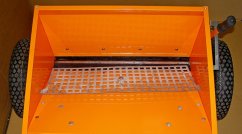 Rozmetadlo soli a umělých granulovaných hnojiv KRH 06