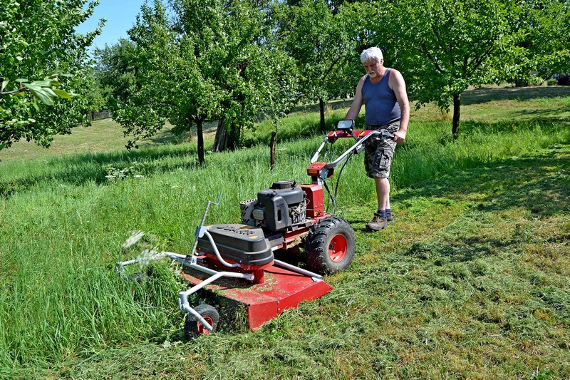 Pohonná jednotka Panter FD3-500 s dvounožovým mulčovačem M121