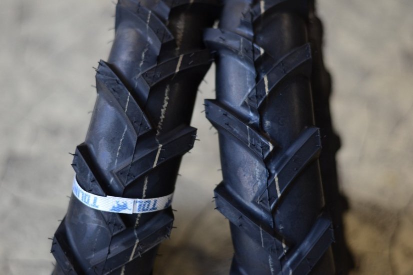 Šípová pneumatika plášť kola s duší 3.50-8