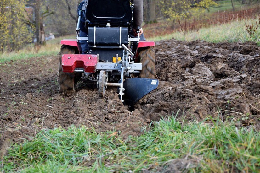 Pohonná jednotka Panter FD52V s diskovou sekačkou DZS125