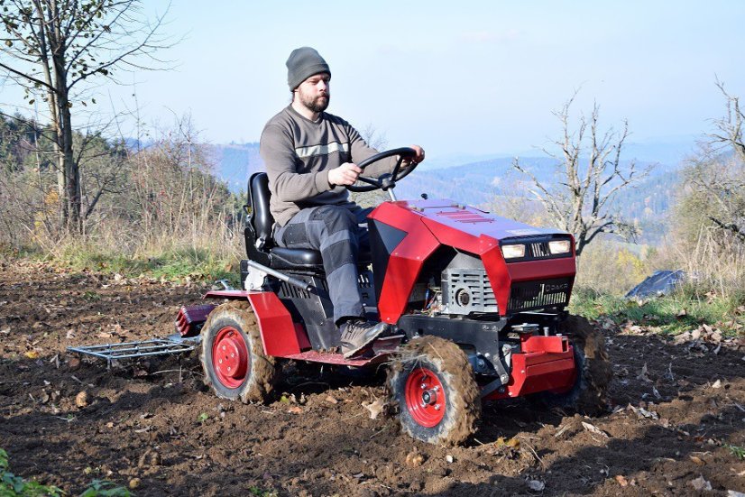 Pohonná jednotka Panter FD52V s dvoububnovou sekačkou RZS121