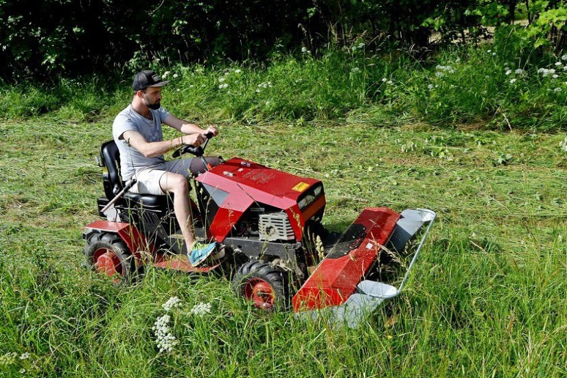 Pohonná jednotka Panter FD52V s diskovou sekačkou DZS125