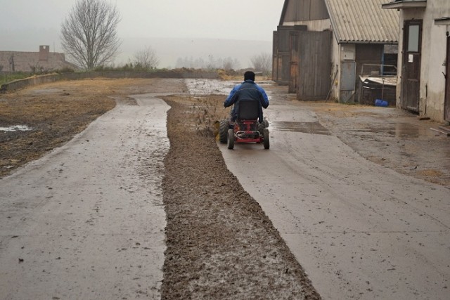Válcový zametací kartáč SB110