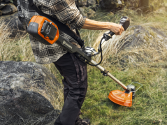 HUSQVARNA 220iR s akumulátorem a nabíječkou