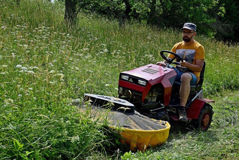 Pohonná jednotka Panter FD52V s diskovou sekačkou DZS125