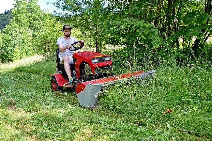 Pohonná jednotka Panter FD52V s diskovou sekačkou DZS125