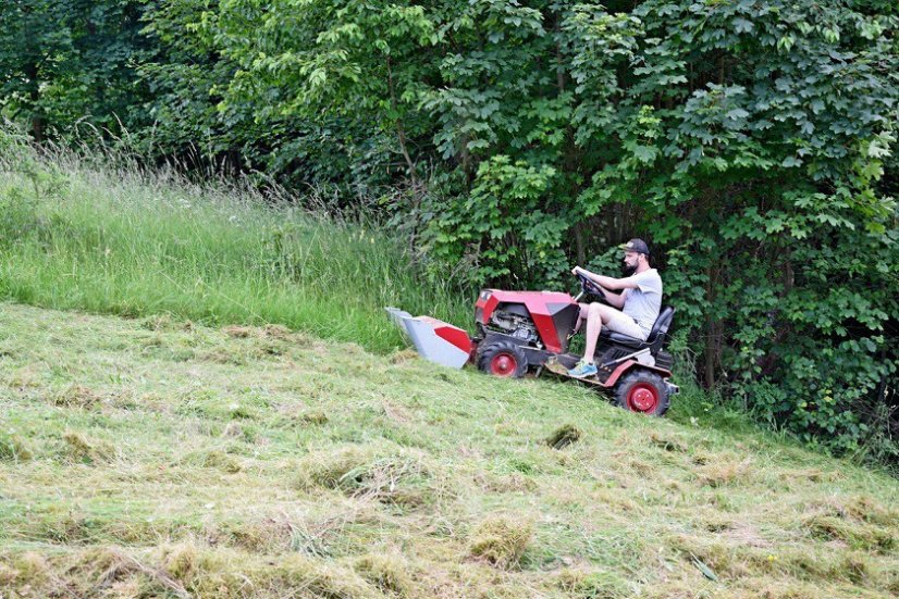 Pohonná jednotka Panter FD52V s dvoububnovou sekačkou RZS121