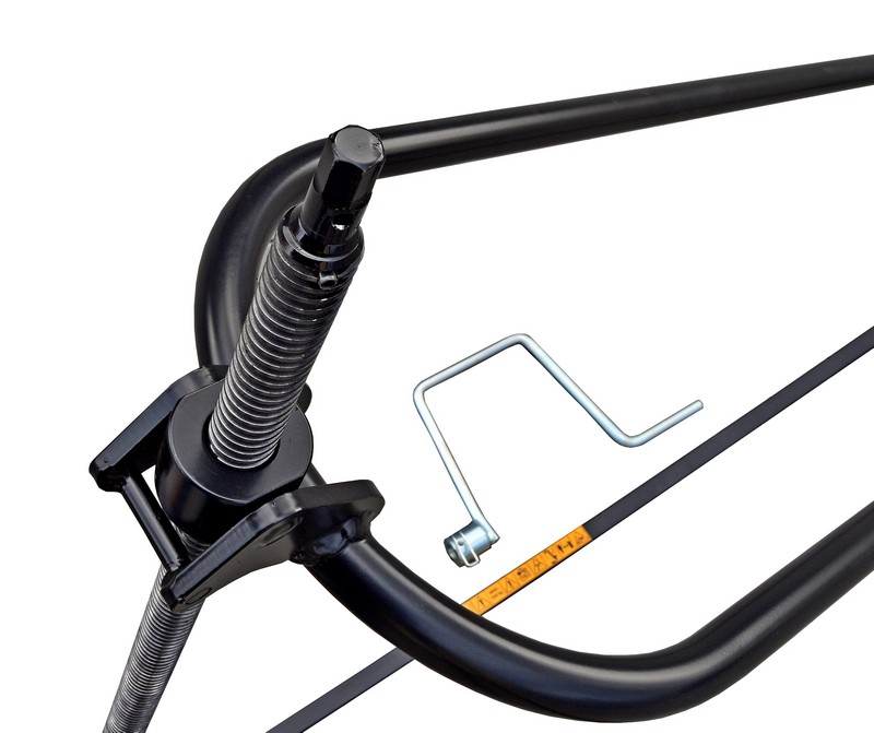 Šroubový zvedák na travní traktory